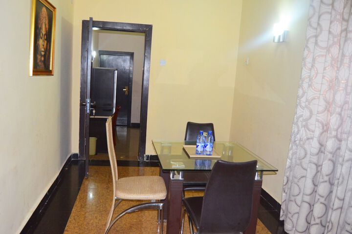 Room 7 of 28