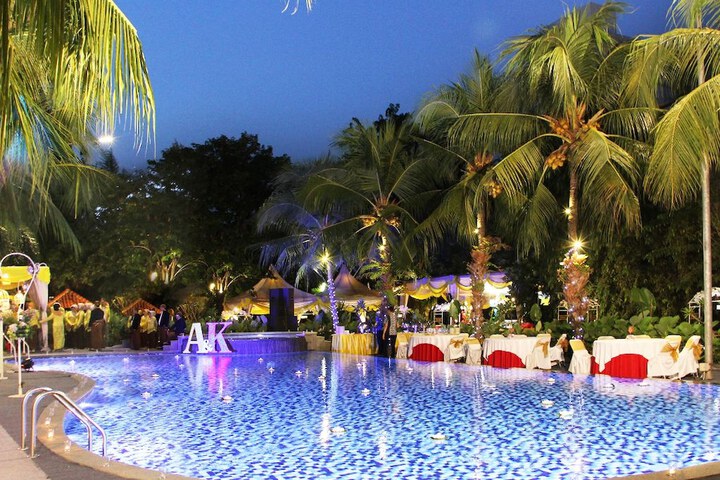 Hotel Pool