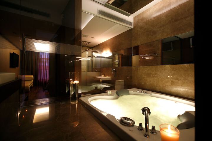 Room 5 of 74
