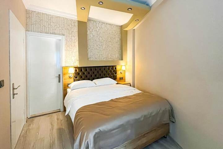 Room 5 of 23