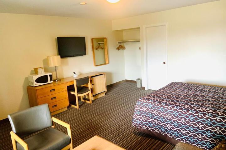 2 Queen Beds (7 of 8)