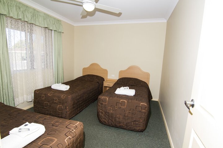 Room 3 of 35
