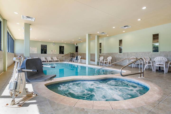 Hotel with Pool