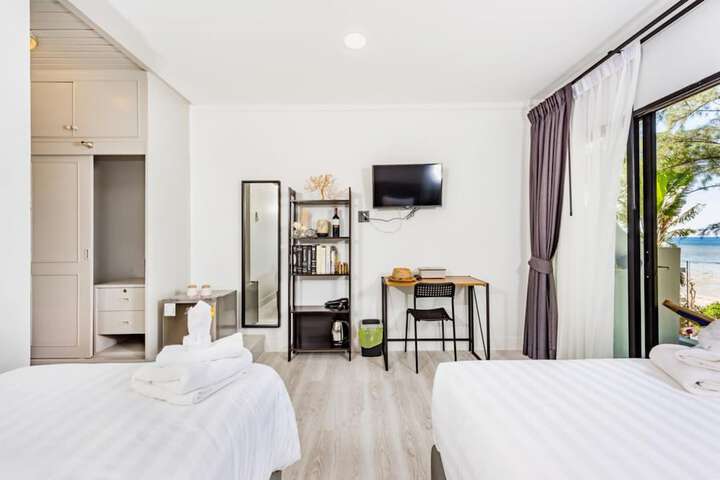 Room 6 of 34