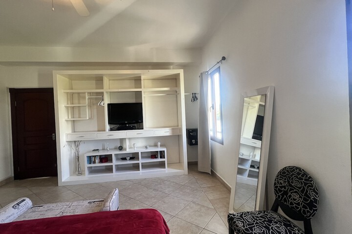 Room 8 of 93