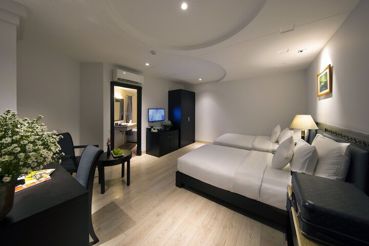Room 8 of 110