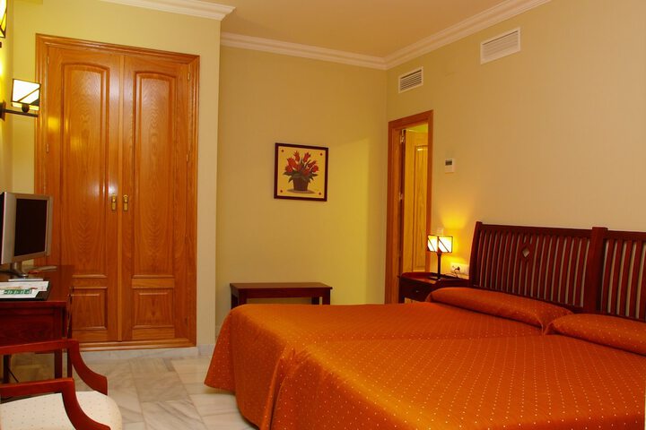 Room 8 of 37