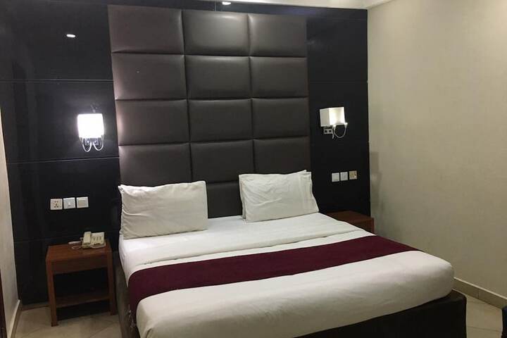 Room 5 of 14