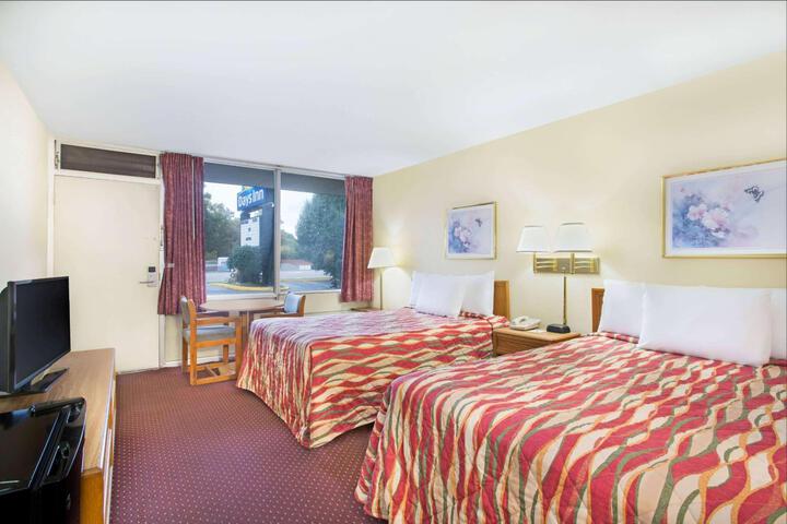 2 Queen Beds