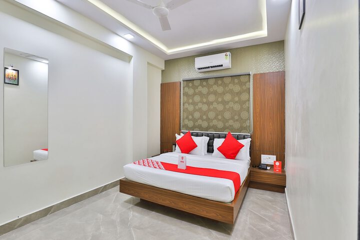Room 10 of 32