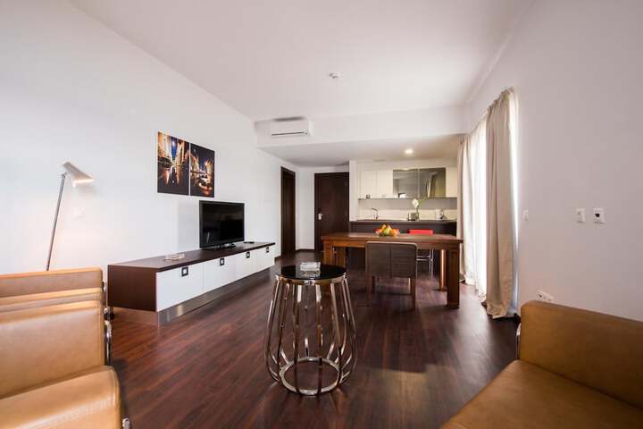 Room 11 of 36