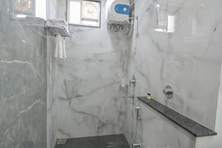 Room 12 of 20