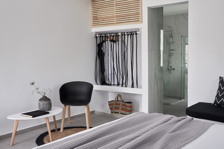 Room 6 of 52