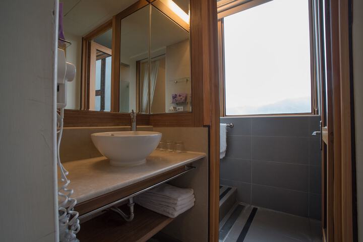 Room 42 of 108