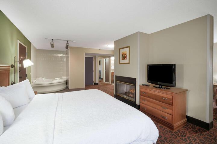 1 King Bed (19 of 21)