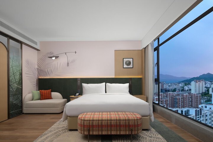 Room 8 of 38