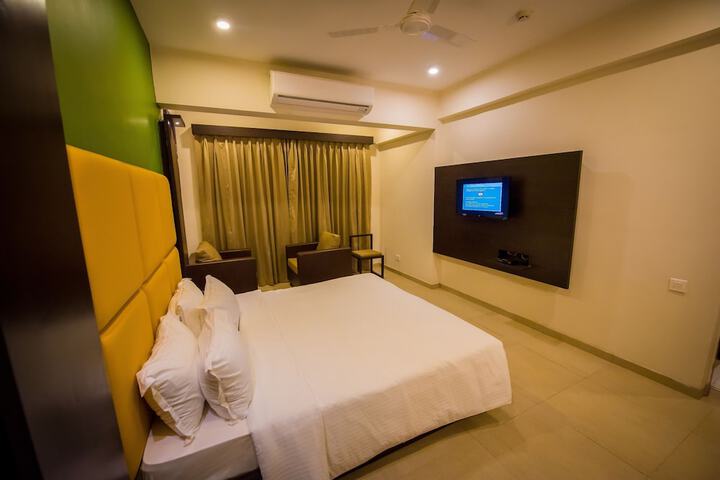 Room 11 of 24