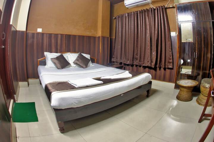 Room 12 of 33