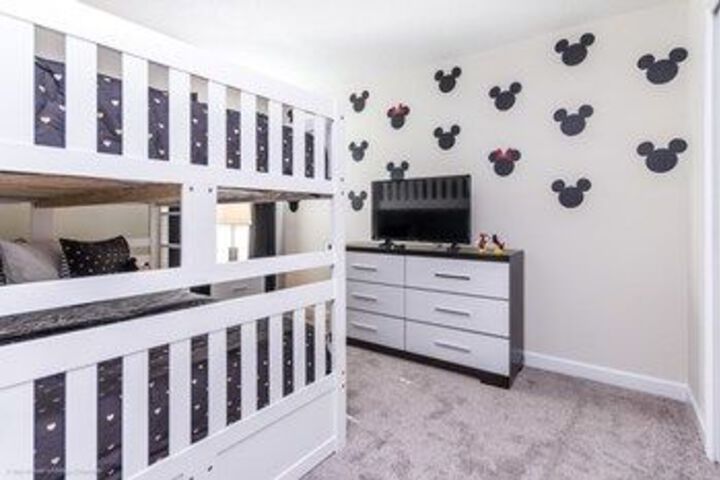 Room 6 of 25