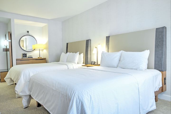 Room 32 of 82