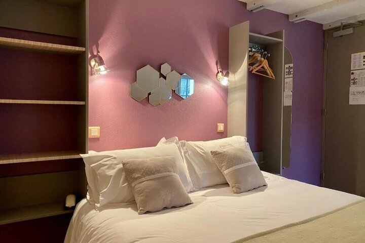 Room 2 of 18