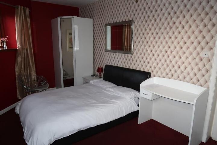 Room 6 of 38
