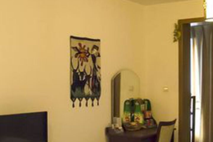Room 32 of 40