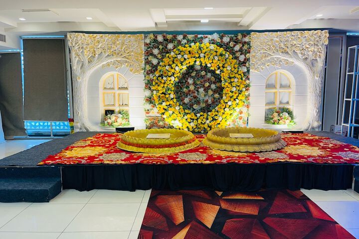 Ballroom/Hall 28 of 31