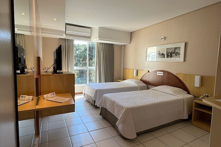 Room 5 of 33