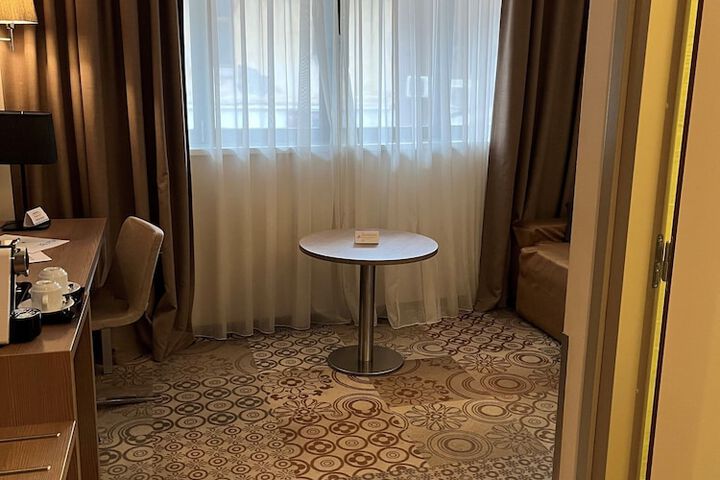 Room 68 of 169