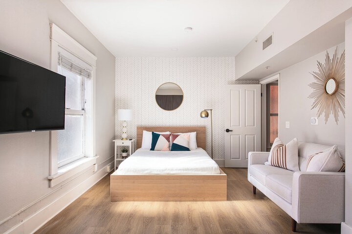 Room 82 of 285