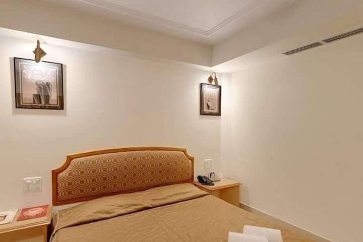 Room 13 of 43