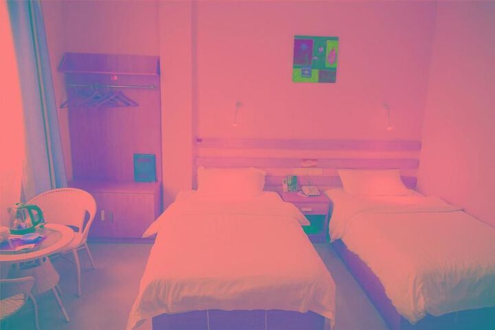 Room 17 of 28