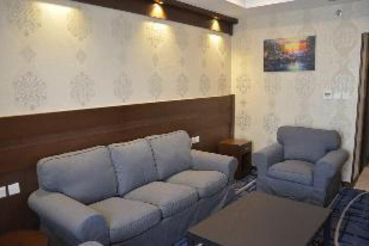 Room 9 of 33