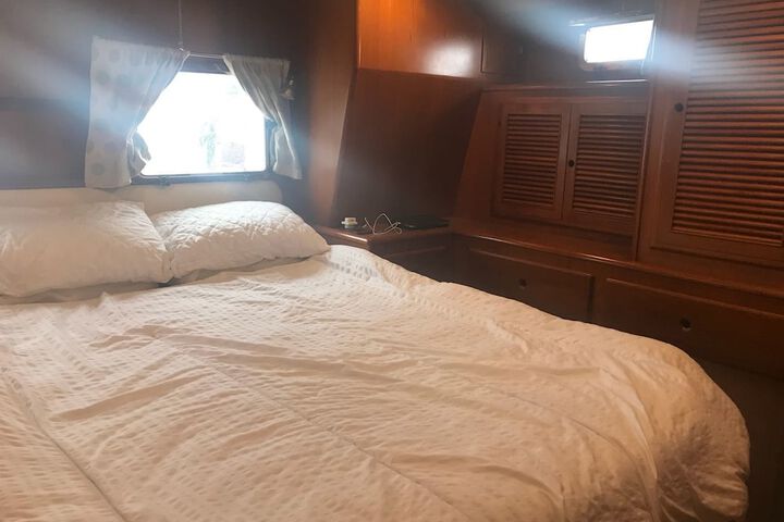 Room 5 of 11
