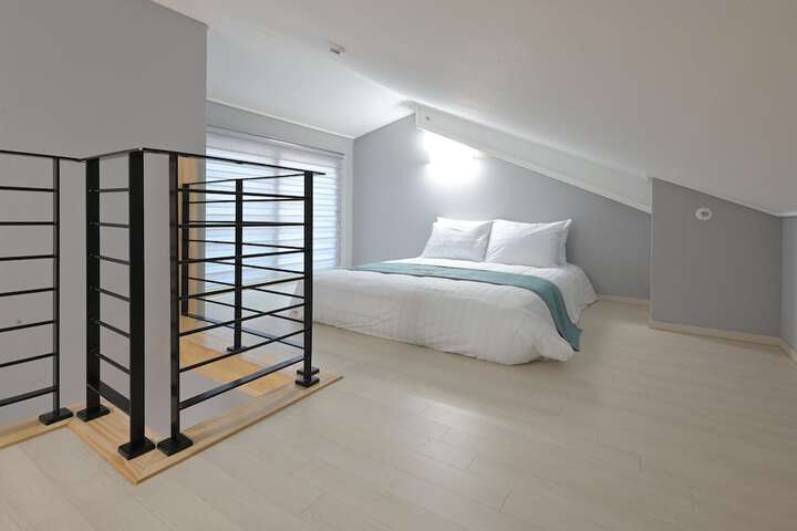 Room 12 of 36