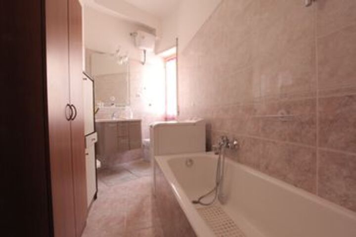 Room 2 of 20