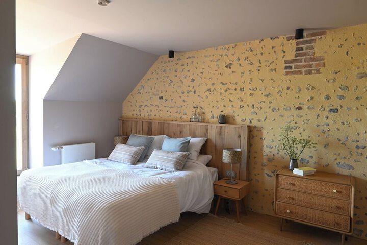Room 2 of 25