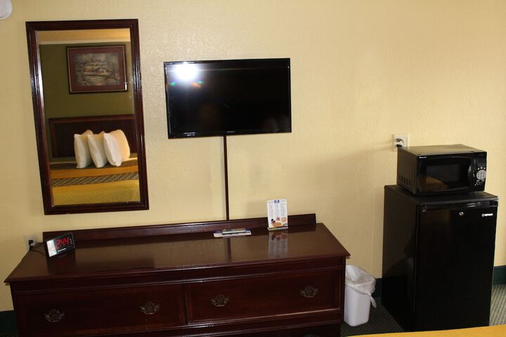 2 Queen Beds (8 of 14)