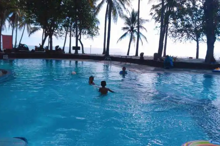 Pool 13 of 26