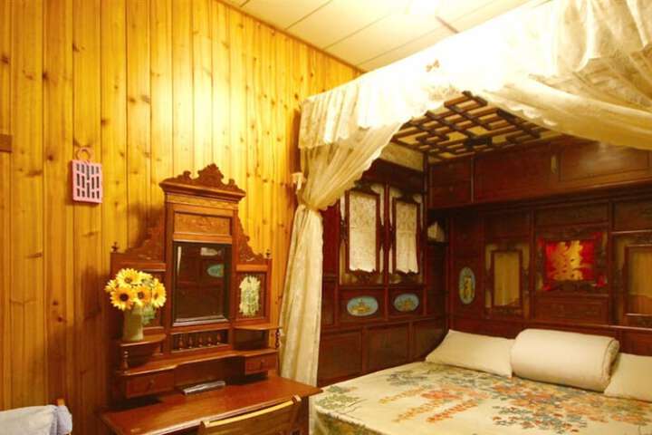 Room 8 of 92