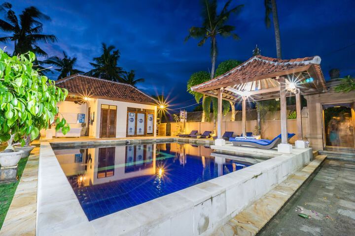 Hotel with Pool