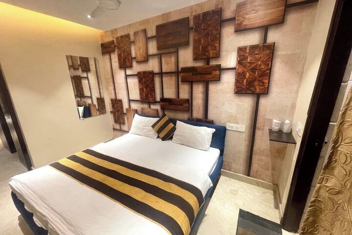 Room 6 of 18