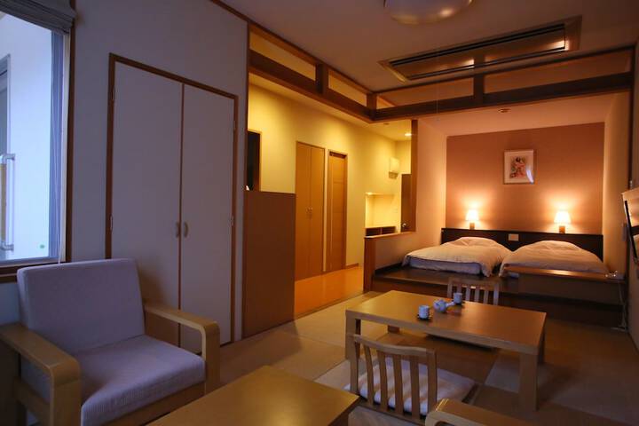 Room 5 of 19