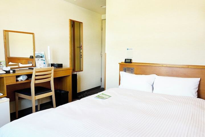 Room 7 of 28
