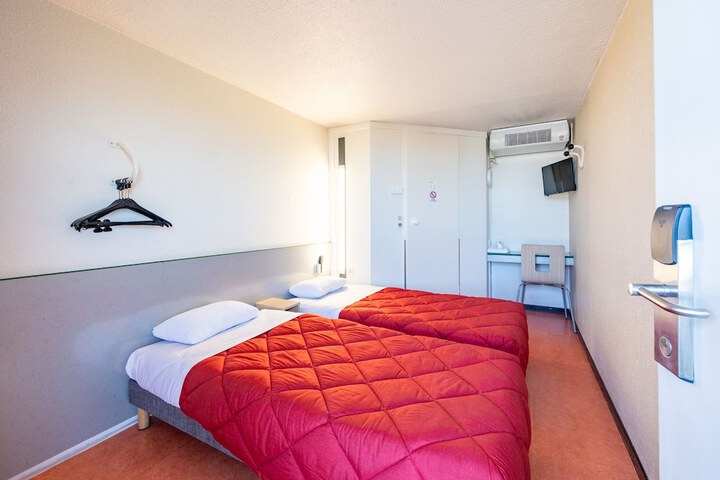 Room 6 of 31
