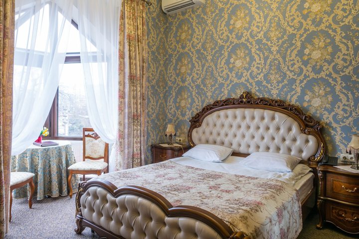 Room 27 of 63