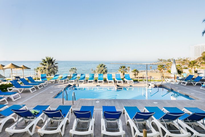 Hotel with Pool