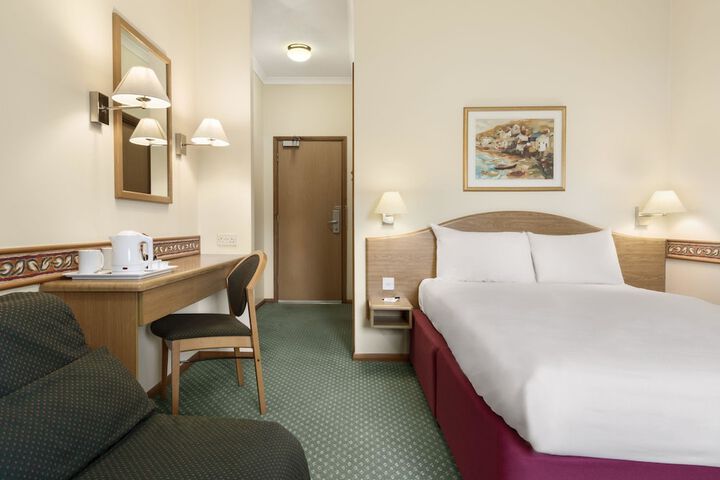 Room 8 of 19