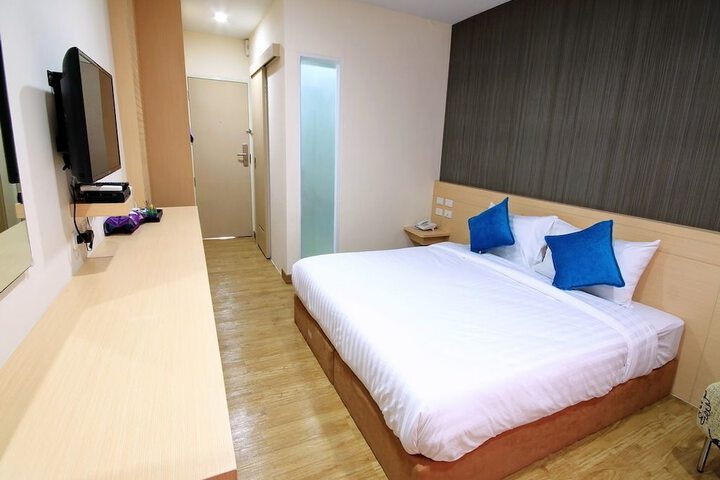 Room 10 of 42
